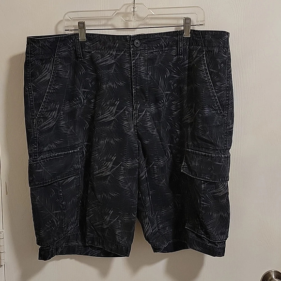 Mens Black pattern‎ shorts - Picture 1 of 4